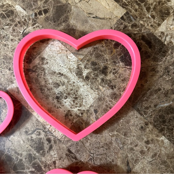 Valentine’s Day Heart Pink Plastic Cookie Cutters Set Of Five - Picture 3 of 8